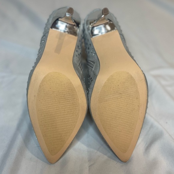 Steve Madden Pristo Bootie in Silver with Silver Studs size 7 - Picture 11 of 13
